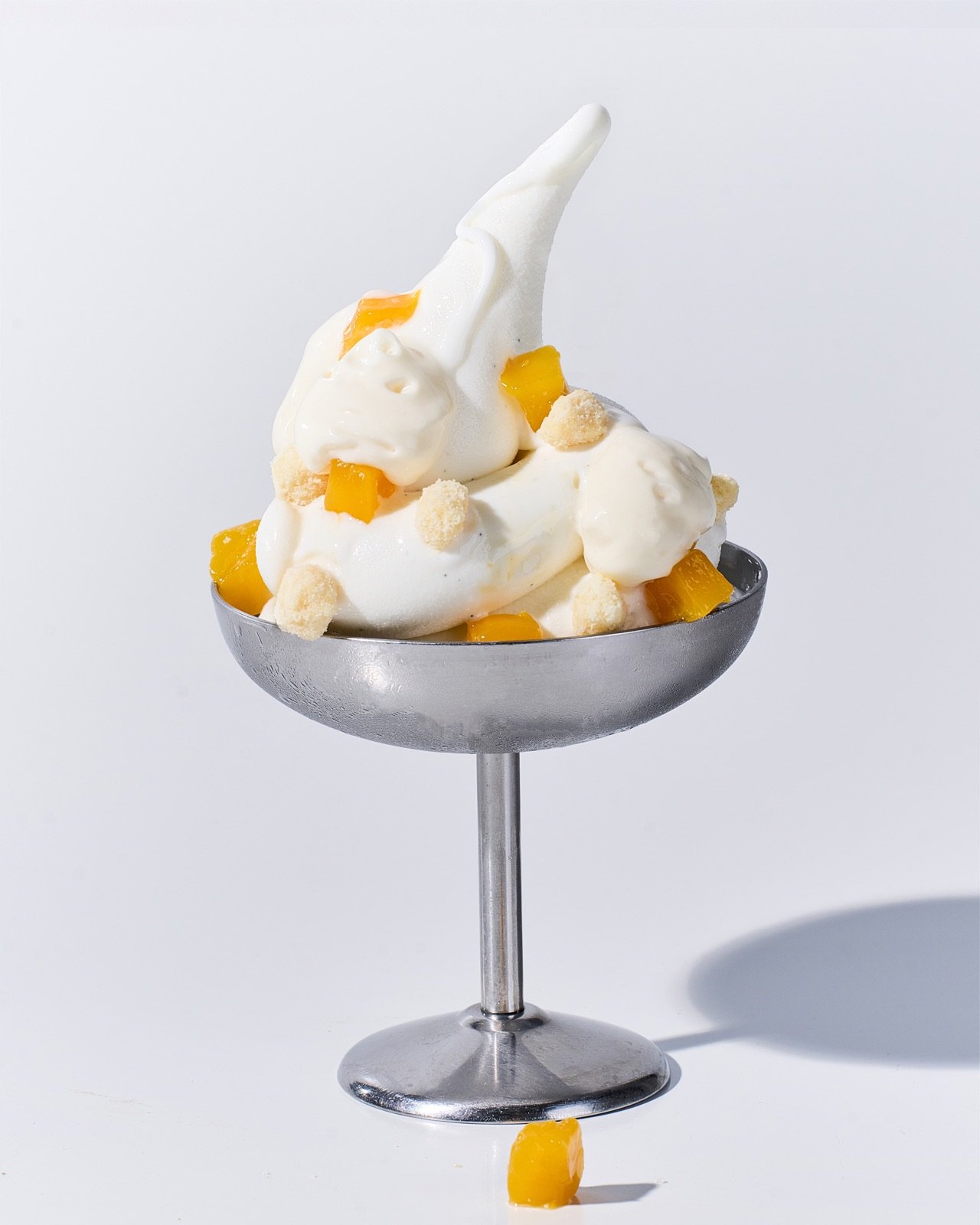 Kumo: mango cheesecake, blue cheese foam, milk crumb